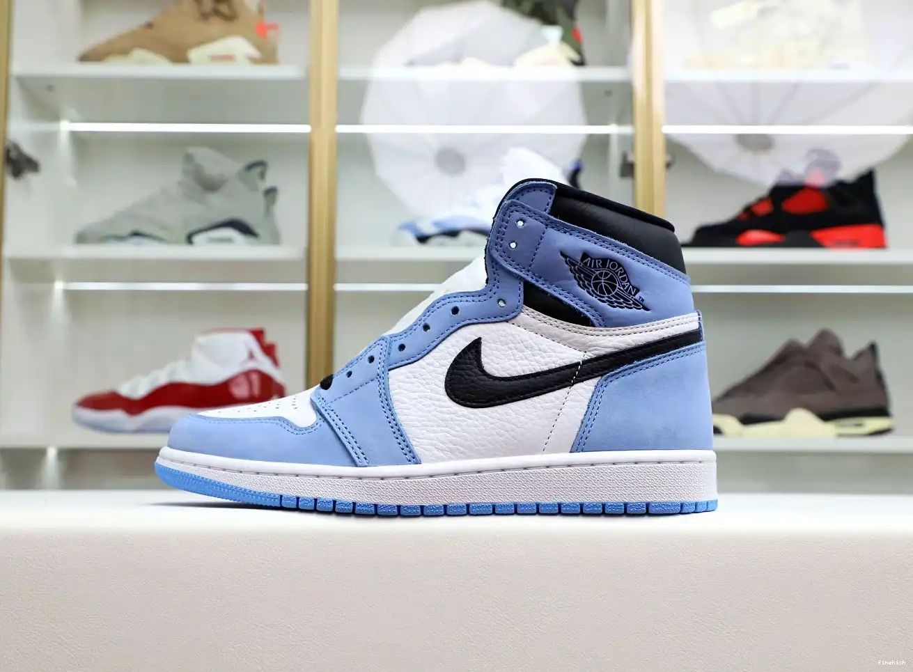 1 HIGH RETRO 'UNIVERSITY AIR JORDAN OG 0413
